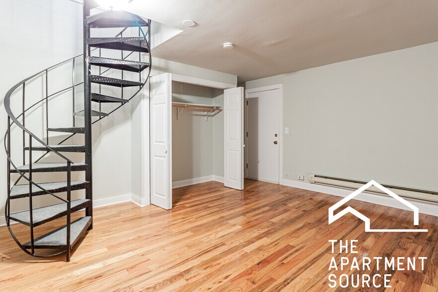 Building Photo - 809 W Cornelia Ave