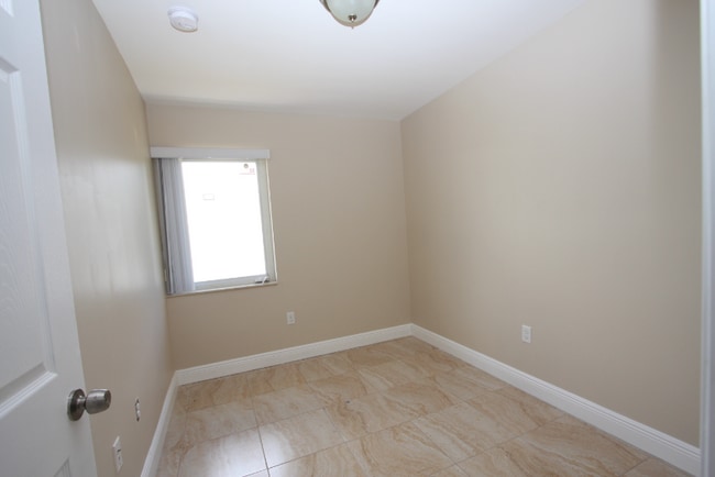 Building Photo - 479 NW 19th St