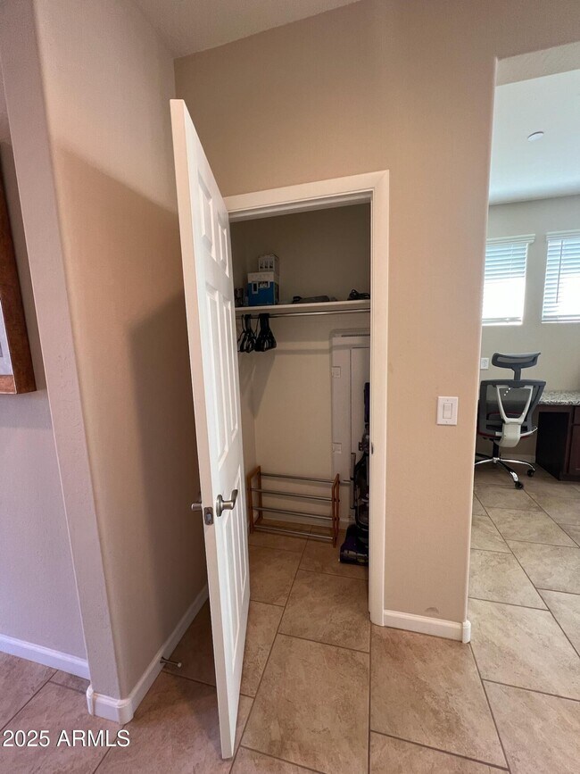 Building Photo - 29316 N Lone Pne Ln