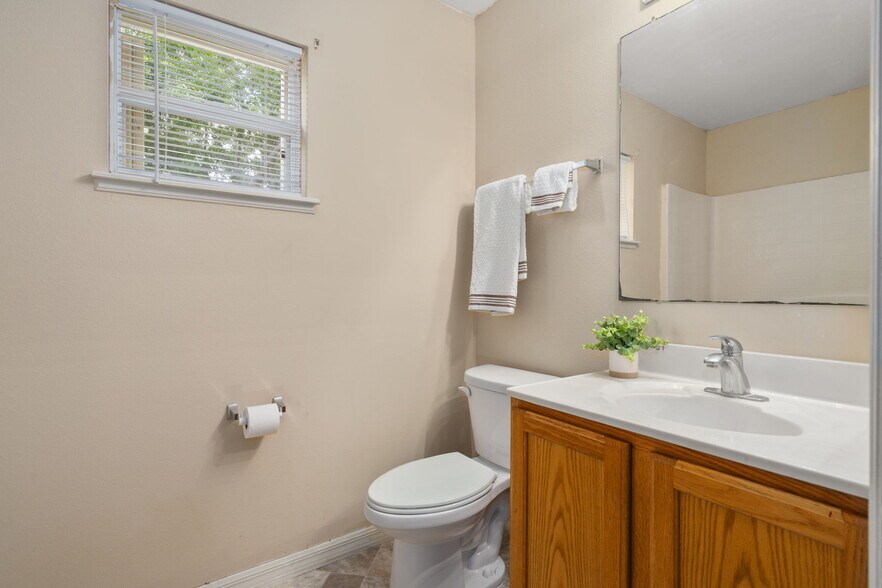 Building Photo - 9572 Horizon Dr