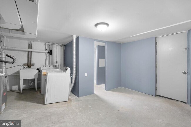 Building Photo - 6212 Carters Ln