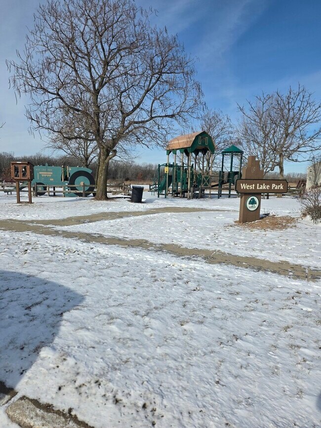 Building Photo - 719 Wellington Ln