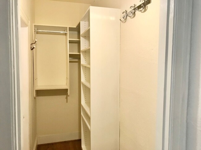 Building Photo - Charm-Filled 1BR/1BA Prime Noe Valley Cond...