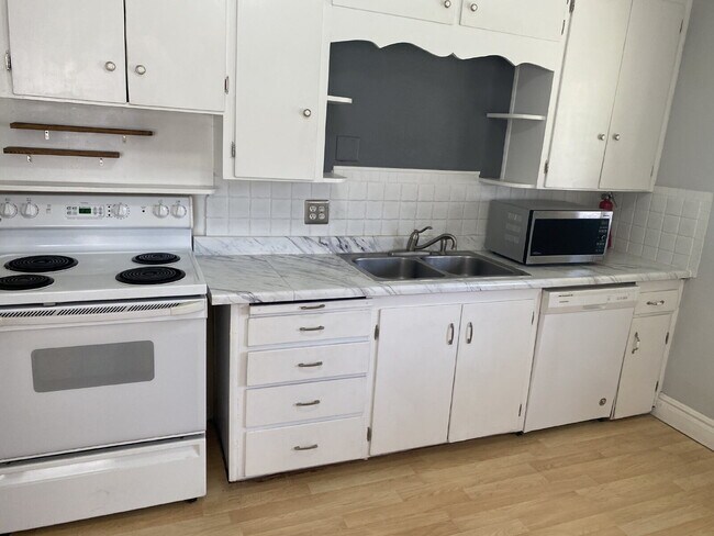 Building Photo - "Spacious 2-Bed, 2-Bath Townhome in Saint George"