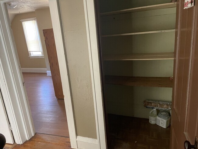 Building Photo - Rost Duplex