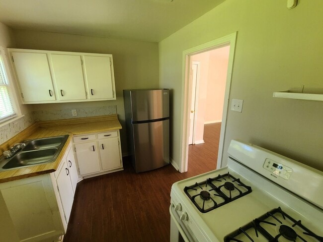 Building Photo - 1505 Alamo Ave