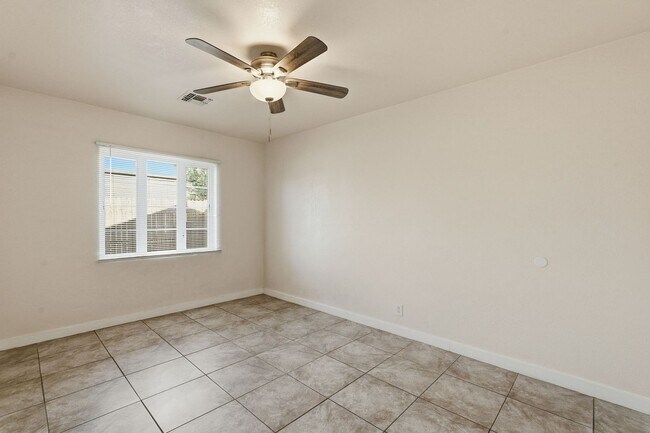 Building Photo - Great complex in Central Phoenix