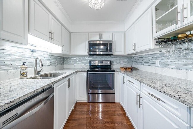 Building Photo - 27301 Plantation Dr NE