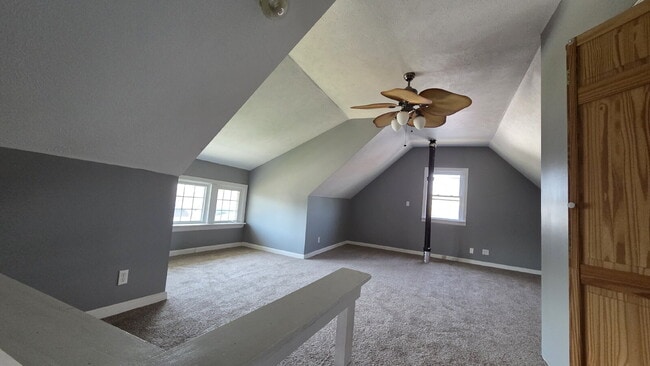 Building Photo - Flexible Layout - Upstairs Space Includes Air Conditioning!