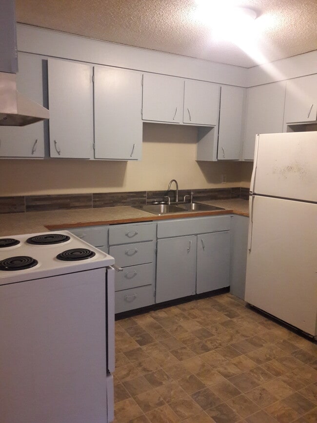 Building Photo - Pasco 4-Plex Apartment Close to Schools & ...
