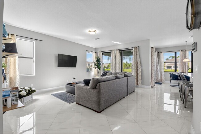 Building Photo - 7303 Estero Dr