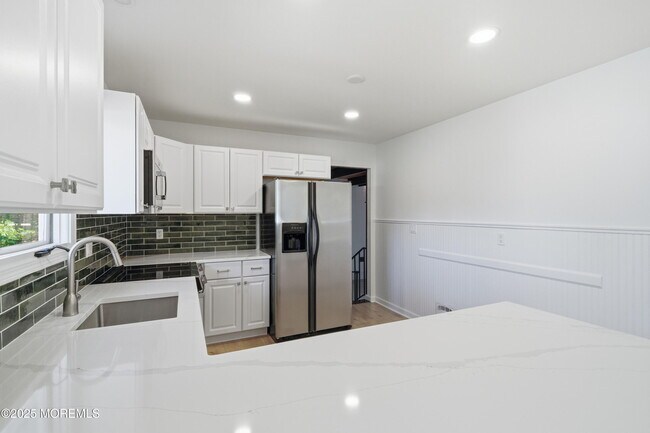 Building Photo - 218 Holly Ave