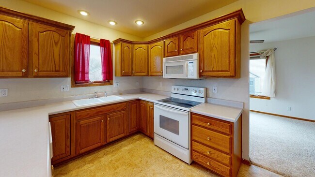 Building Photo - Available 9/20 - Established Neighborhood