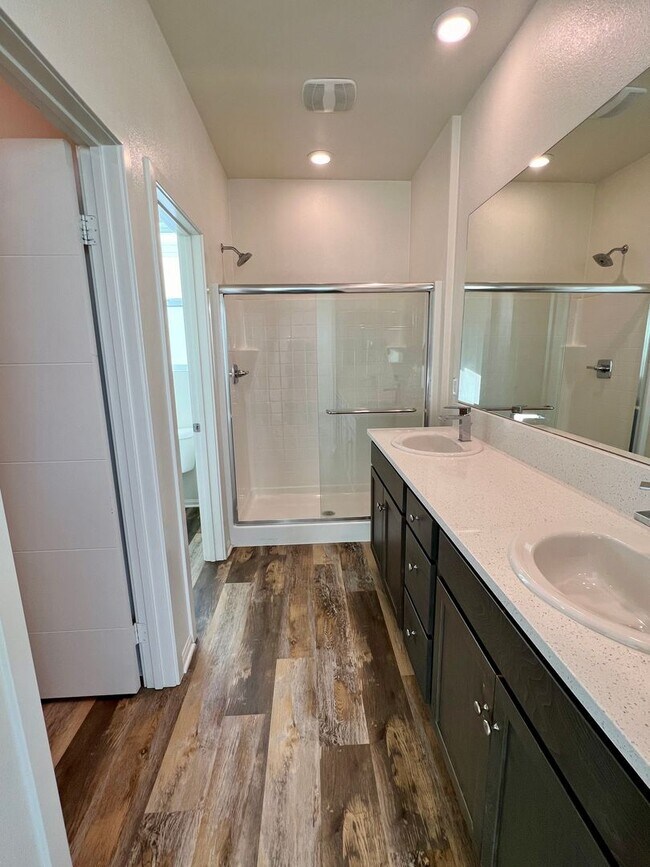 Building Photo - Luxury Living at Suwerte 2 Bedroom 2.5 Bat...