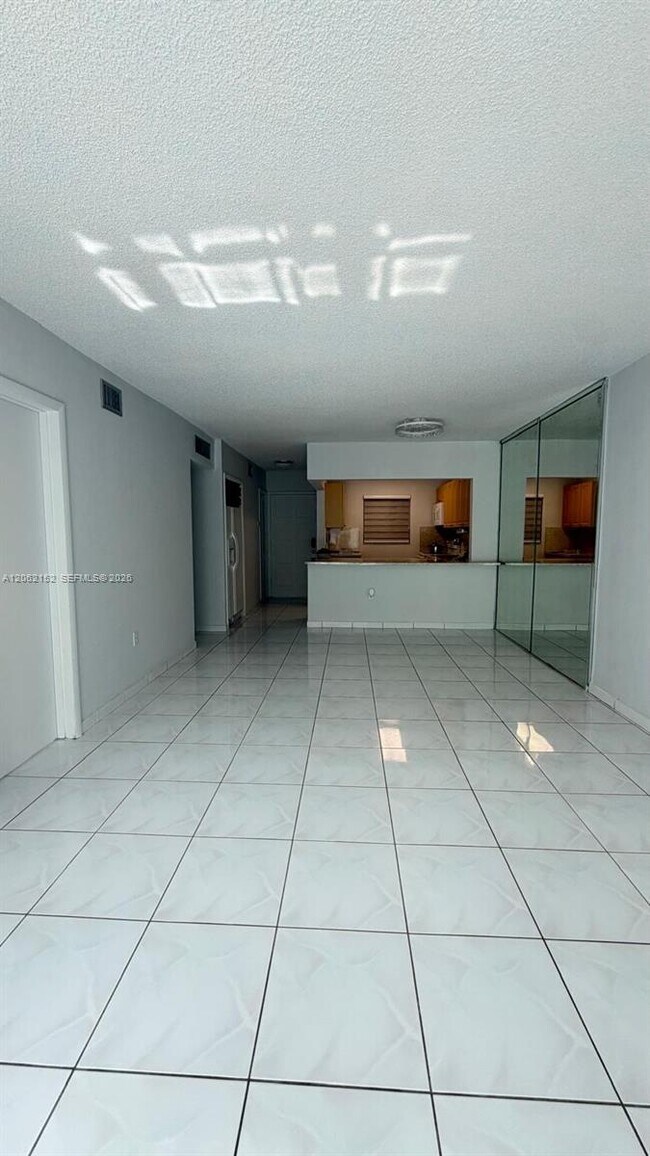 Building Photo - 120 Royal Palm Rd
