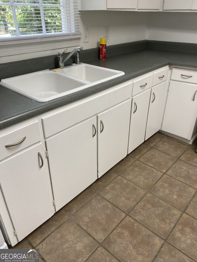 Building Photo - 164 Glenn Carrie Rd