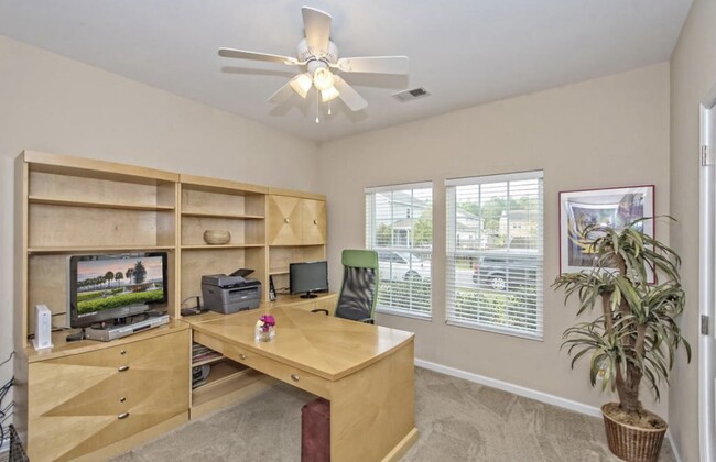 Building Photo - 5013 Bowles Dr