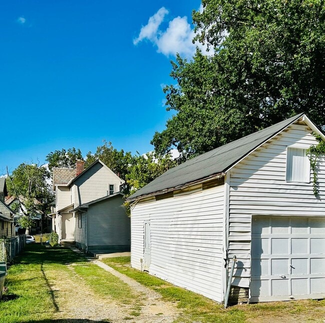 Building Photo - 83 E Maynard Ave