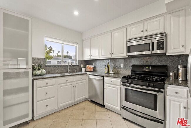 Building Photo - 1447 Stanford St