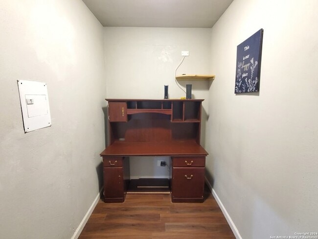 Building Photo - 933 Lamar St