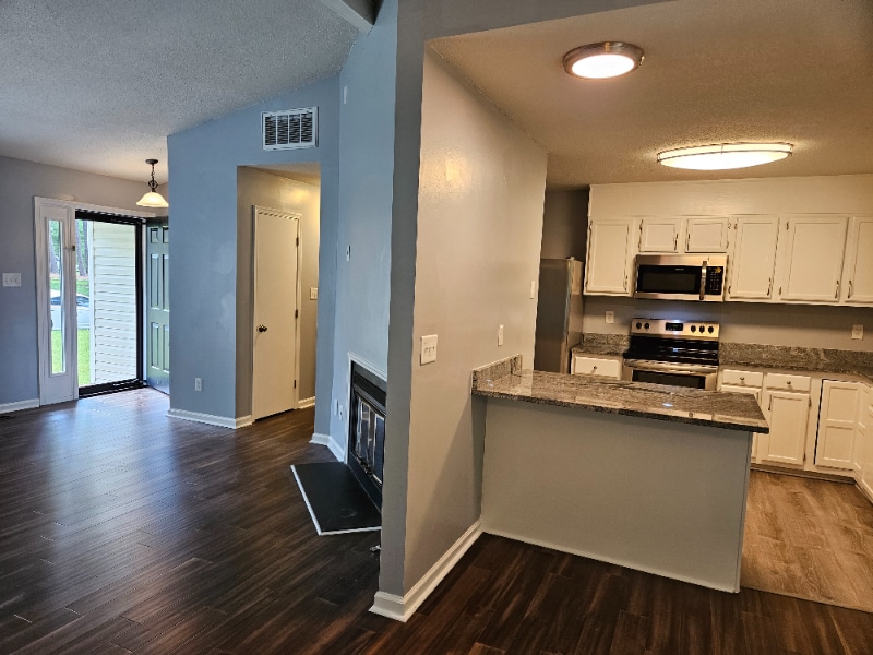 Building Photo - 3 Chanter Ct