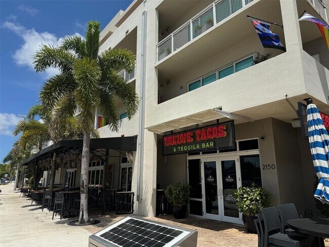 Building Photo - 2607 NE 8th Ave