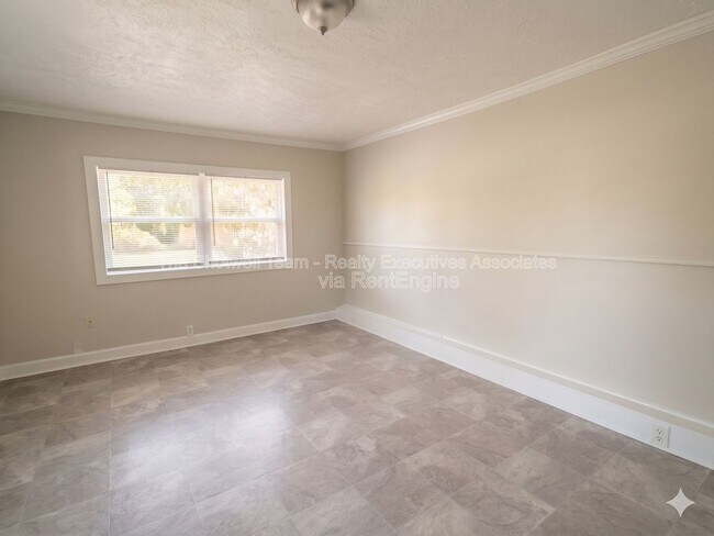 Building Photo - 5705 Davida Rd NW