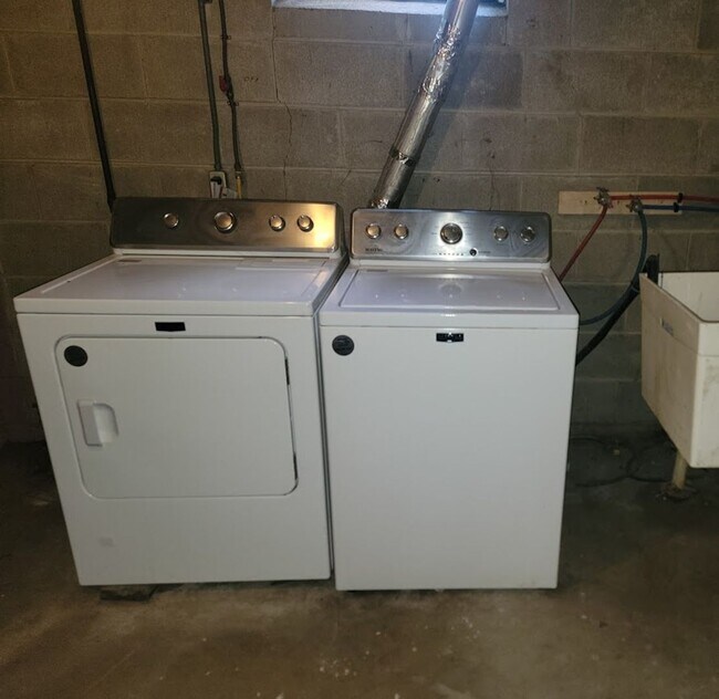 Building Photo - 5641 4th St NE