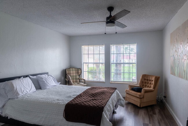 Building Photo - 228 Down E Ln