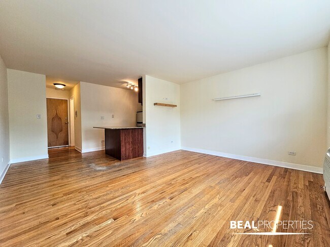 Building Photo - 625 W Wrightwood Ave