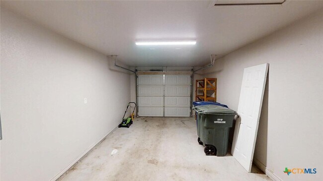 Building Photo - 130 Wind Ridge Dr