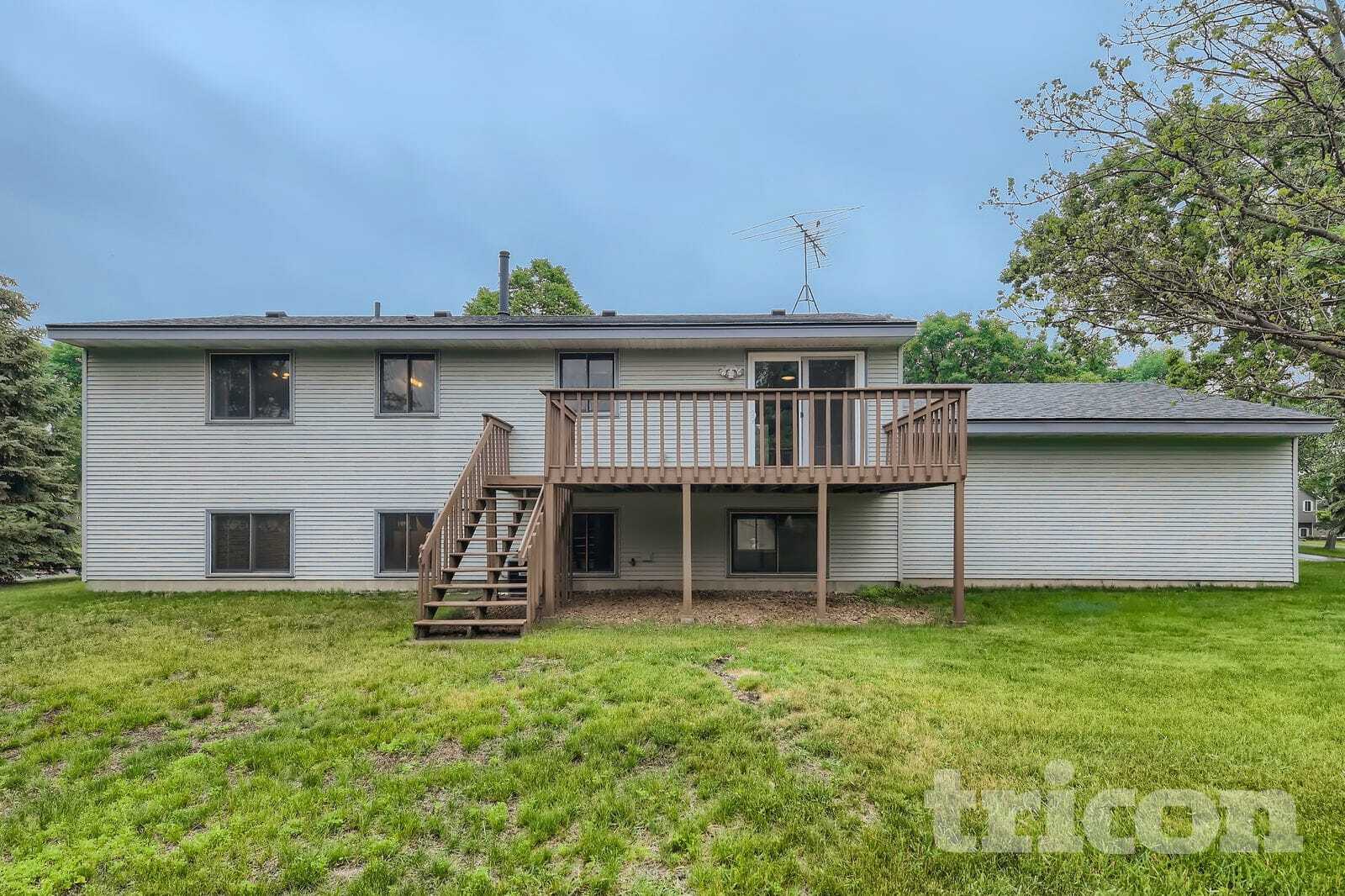 Building Photo - 11051 Quebec Ave N