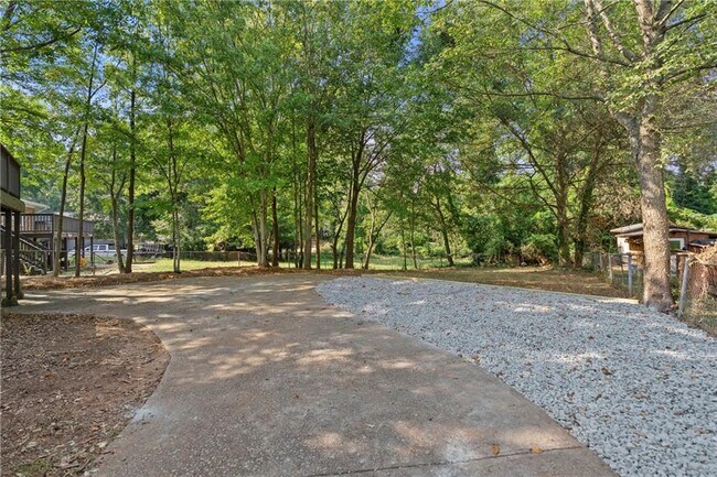 Building Photo - 33 Smyrna Powder Springs Rd SE