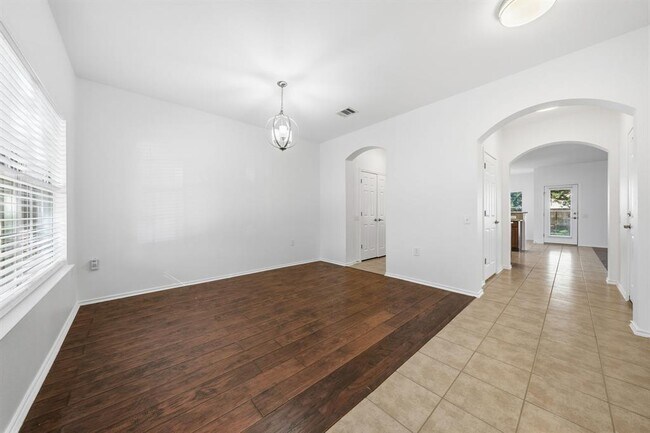 Building Photo - 5712 Zachary Scott St