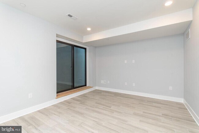 Building Photo - 812 N Uber St