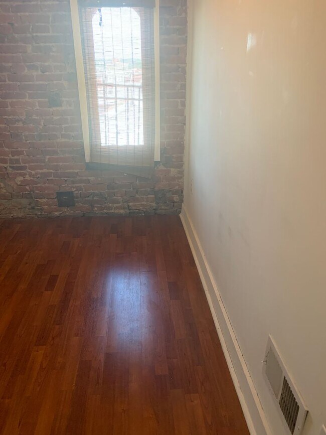 Building Photo - 1223 Bingham St