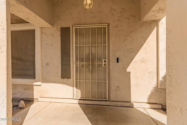 Building Photo - 8572 W Palo Verde Ave