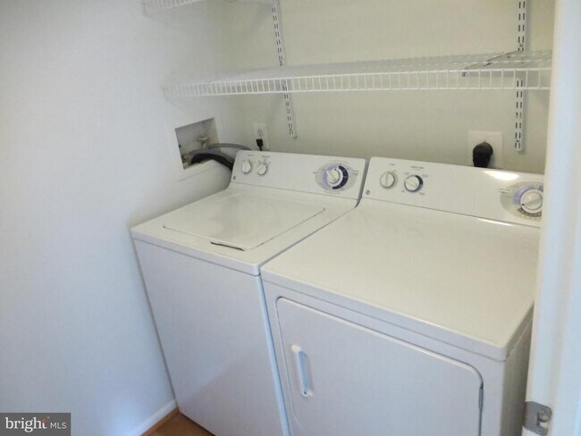 Building Photo - 1712 Abercromby Ct