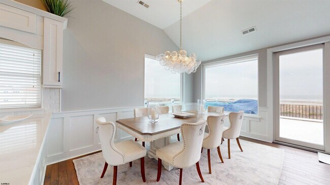 Building Photo - 404 21st St S