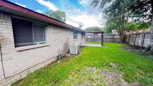 Building Photo - 2511 Maple Tree Ct