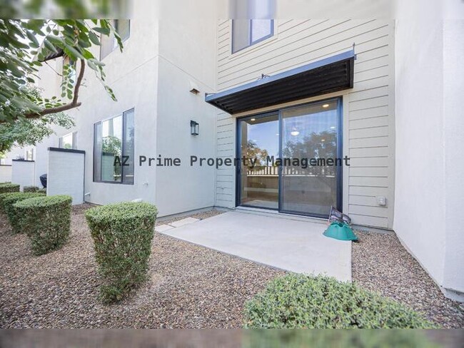 Building Photo - 142 E Hearne Way