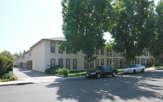 Primary Photo - Sara-Vale Apartments