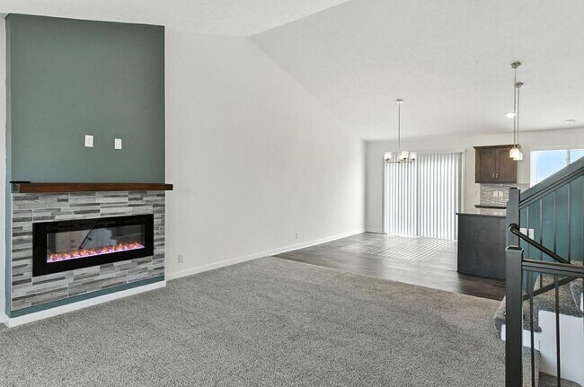 Building Photo - Near Lake Flanagan