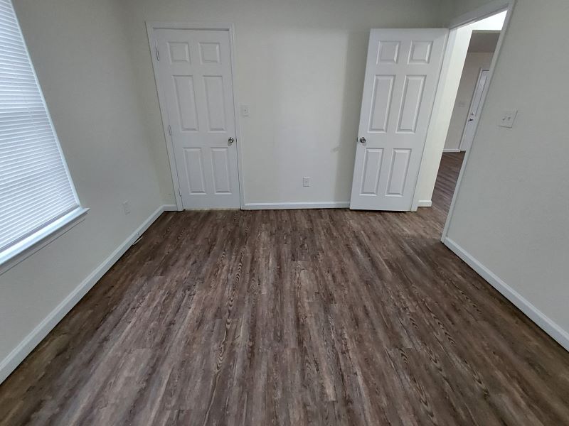 Building Photo - 15143 Deer Creek Dr