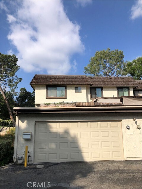 Building Photo - 623 Briarwood Ln