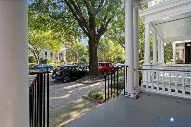 Building Photo - 1527 Grove Ave