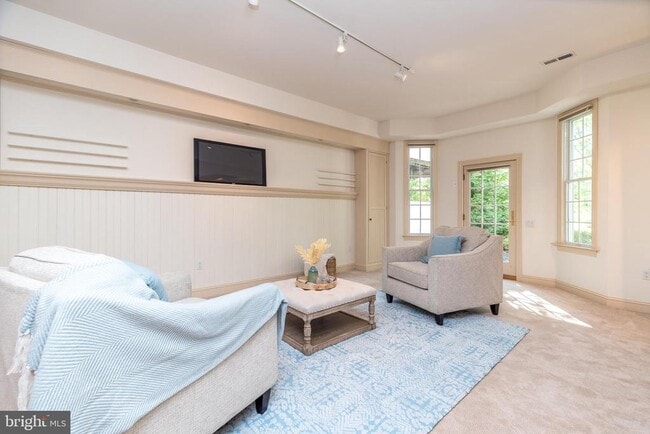 Building Photo - 5812 Hickory Hollow Ln