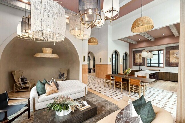 Building Photo - 3812 W Montague Ave