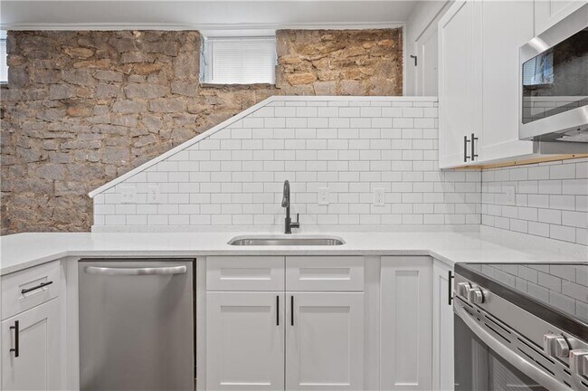 Building Photo - 360 Ponce De Leon Ave NE