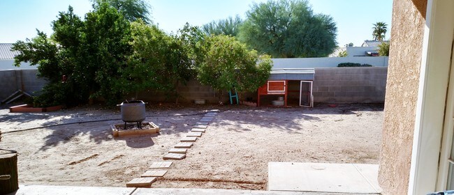 Building Photo - 10824 S Ave Primavera